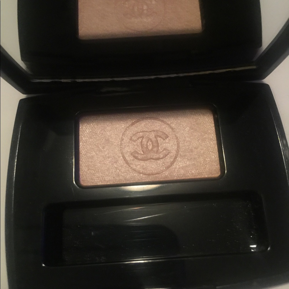 Chanel Lotus Ombré Essentielle